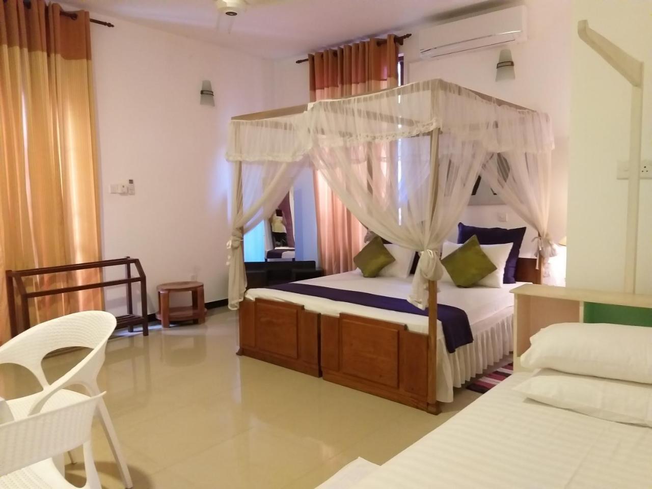 Cosy Nest Home Stay Negombo Phòng bức ảnh