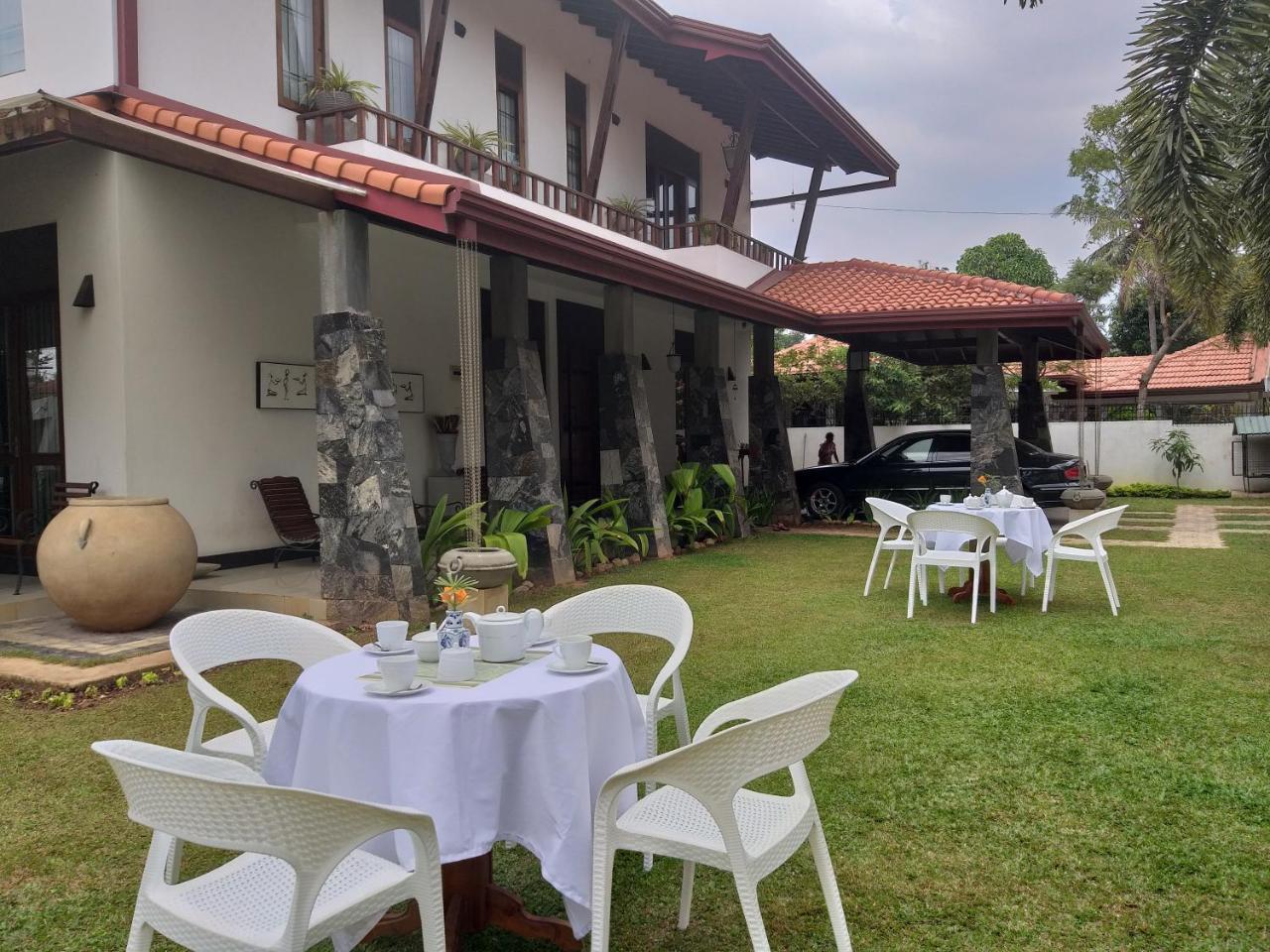 Cosy Nest Home Stay Negombo Phòng bức ảnh