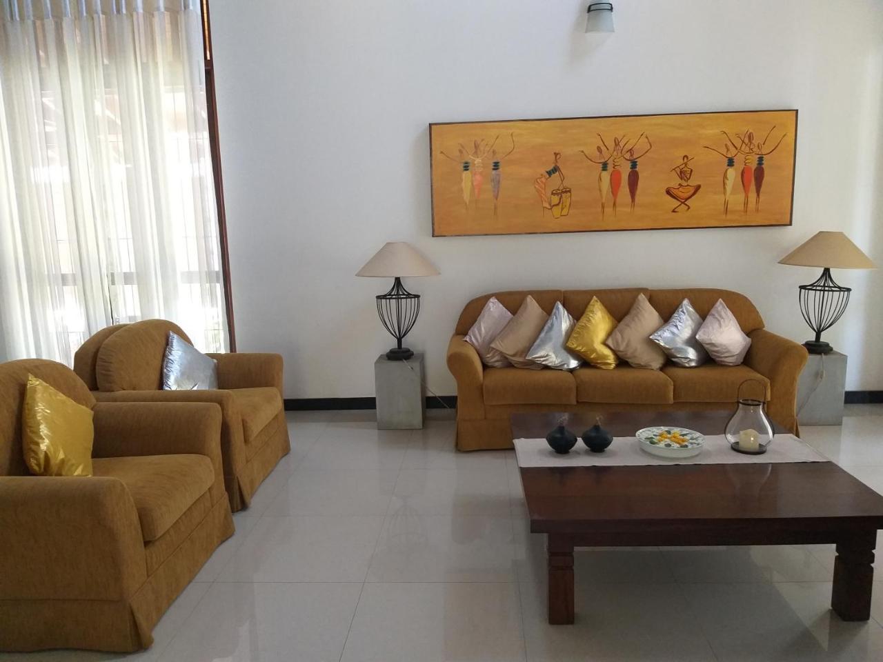 Cosy Nest Home Stay Negombo Phòng bức ảnh